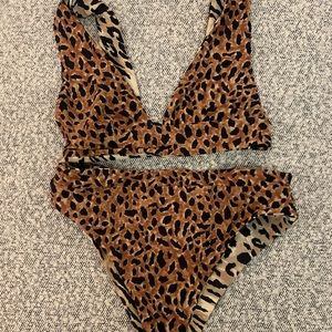 Animal print reservable billabong bathing suit